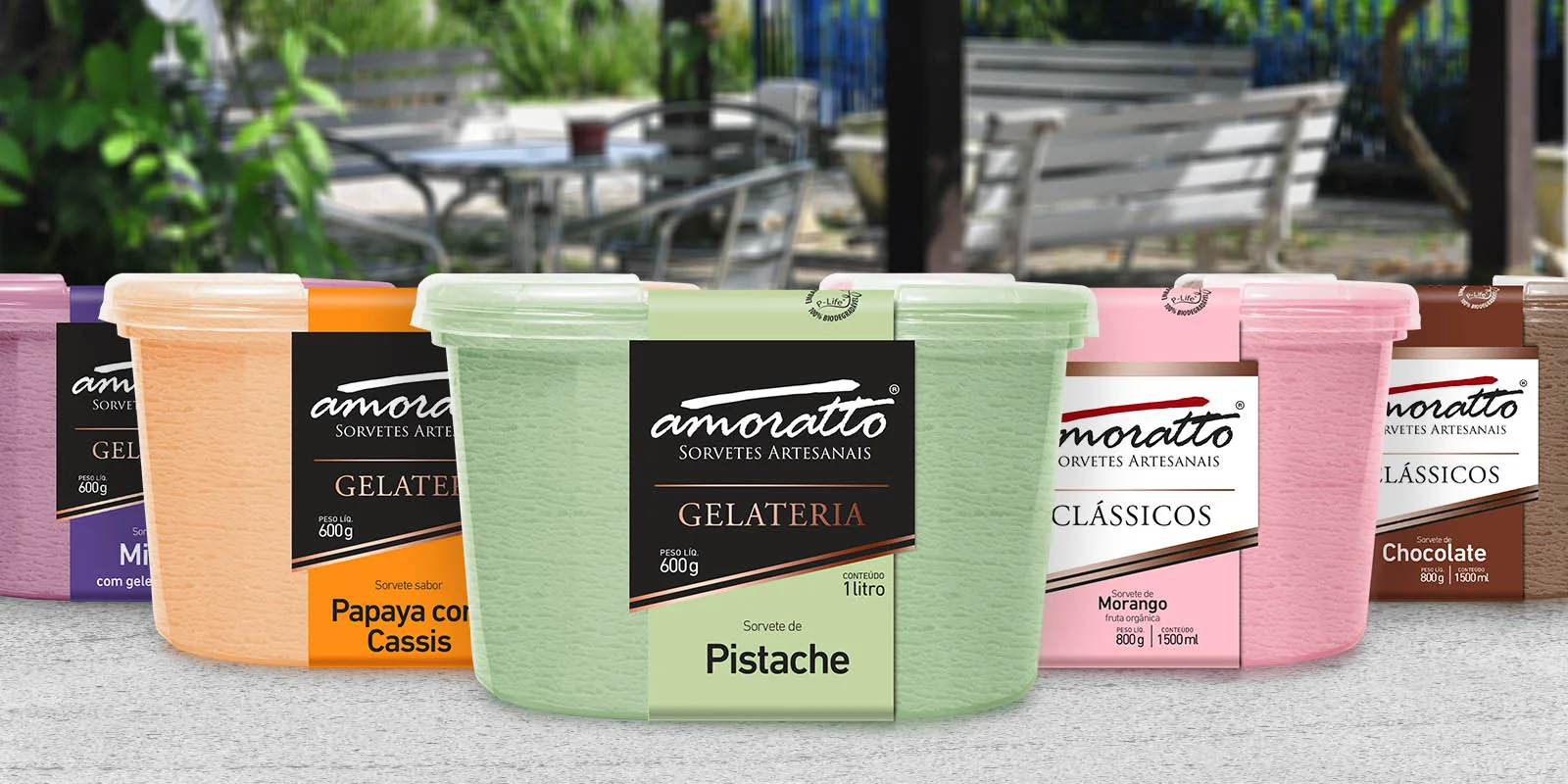 Potes de sorvete Amoratto Gelateria e Clássicos em vários sabores.